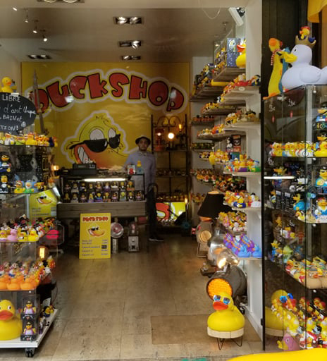 “Duck shop” Парисын гудамж бүрт маш өвөрмөц сонирхолтой дэлгүүрүүд олон. Хамгийн сонирхолтой нь зөвхөн нугас худалддаг дэлгүүр.
