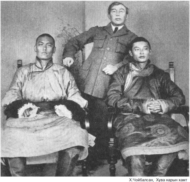 Сүхбаатар аймгийнхан д. Сүхбаатар жанжнаа хүндэтгэж байна