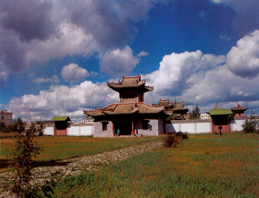 1990 оны 9-р сард энэ нийтлэлийн зохиогч Богд хааны зуны ордон болон Чойжин ламын сүмд дахин ирэхдээ авсан зураг