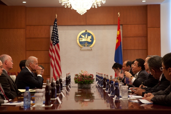 Хоёр тарлын хамтын ажиллагааг өргөжүүлэх хүрээнд Монгол Улсын Ерөнхийлөгчид бараалхавь Төрийн ордон /2011.08.22/